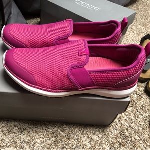 Brand new Vionic tennis shoes